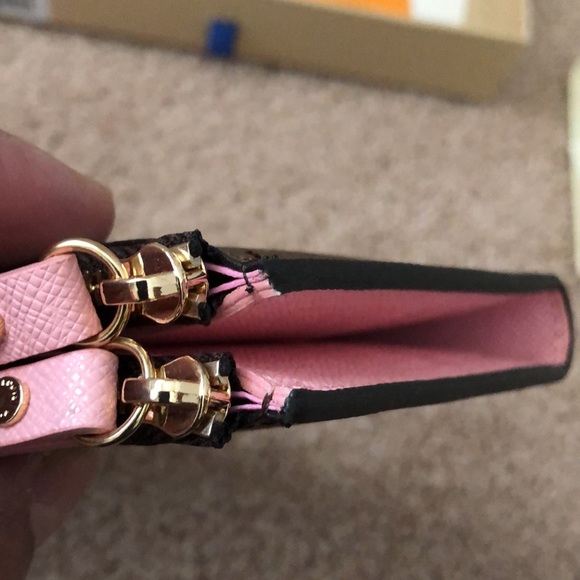 NWOT wallet - Picture 8 of 10